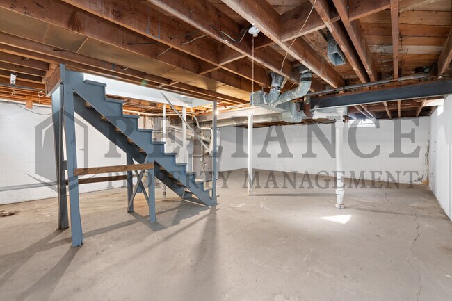 Building Photo - 2042 S Pinecrest St