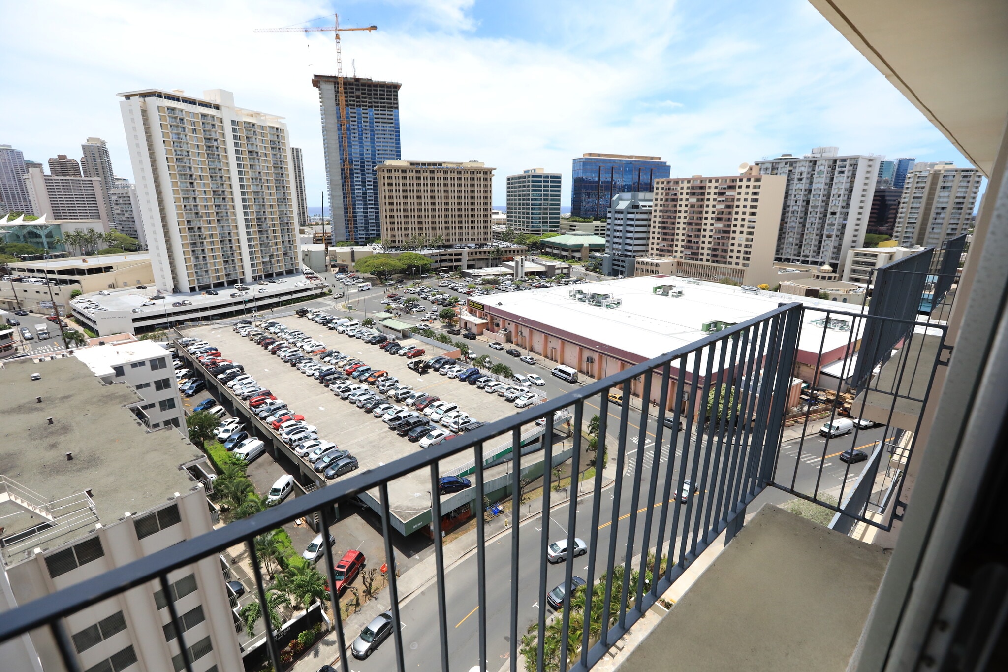 City view - 1650 Kanunu St