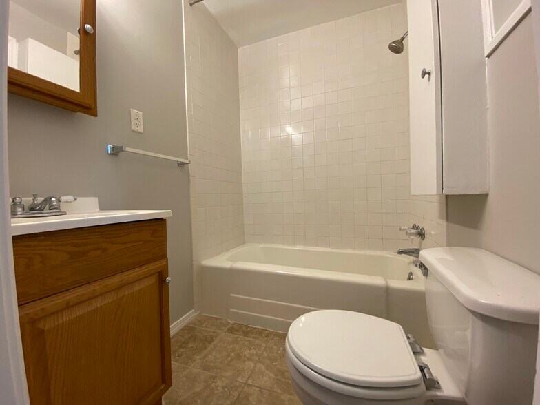 Building Photo - 4816 Myrtle Ave