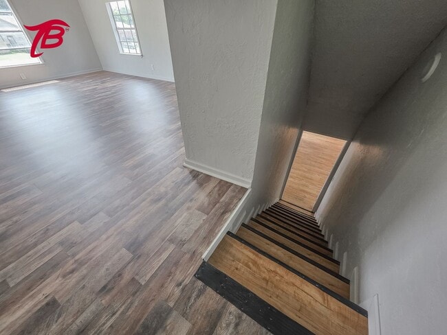 Building Photo - Spacious Split-Level 4-Bedroom Home with T...