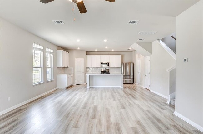 Building Photo - 218 Glass Mountains Wy