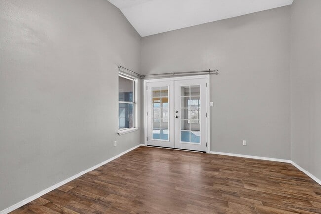 Building Photo - 204 10th Ave SW