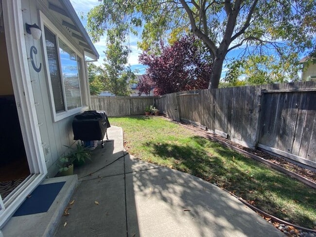 Building Photo - ~Beautiful 3 Bed 2 Bath House in Santa Rosa~