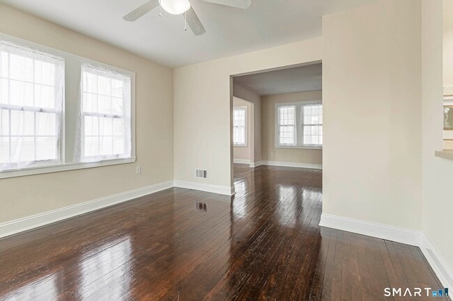 Building Photo - 15 Cowles St