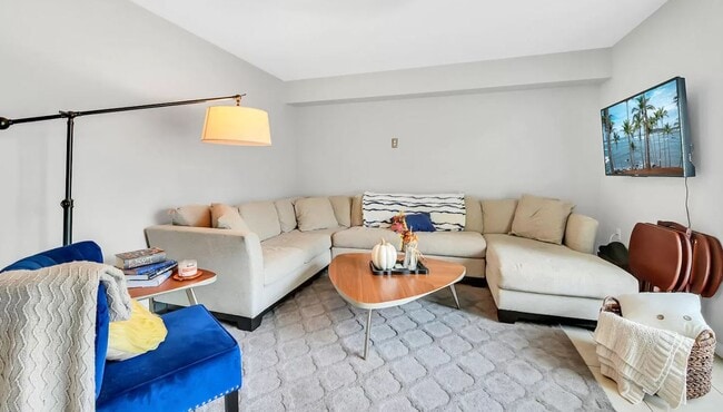 Building Photo - 117 1st Way