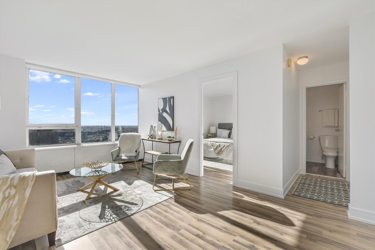 Building Photo - 3930 N Pine Grove Ave