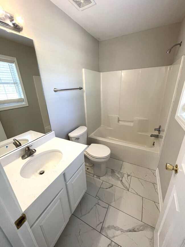 Building Photo - Newly Renovated 3br in East Athens, Available Mid June 2025