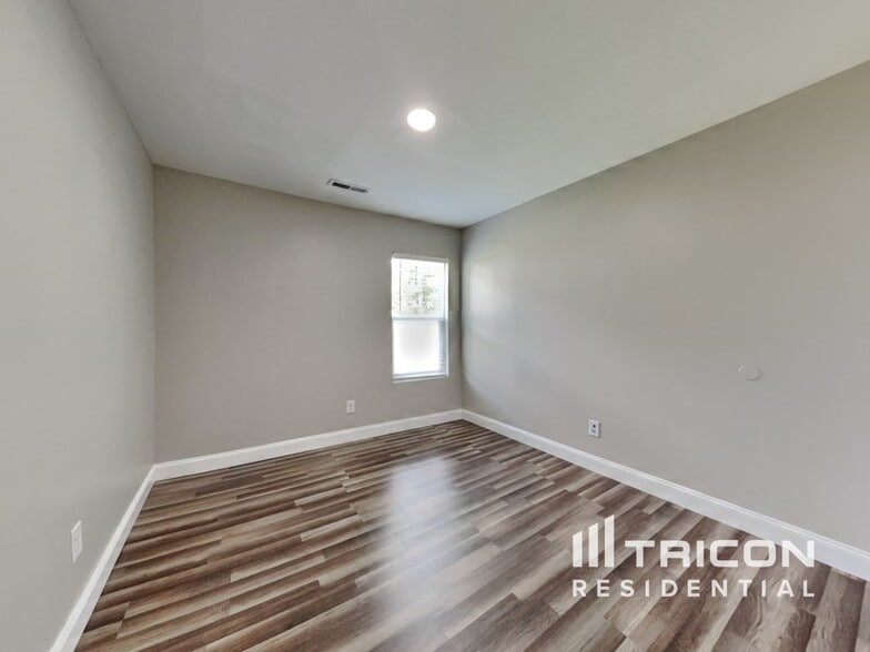 Building Photo - 19 Summerwood Ln