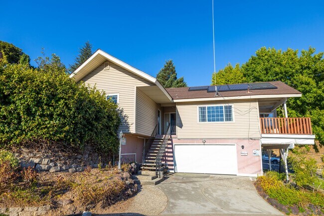 Primary Photo - Beautiful 3 bedroom home with Castro Valle...