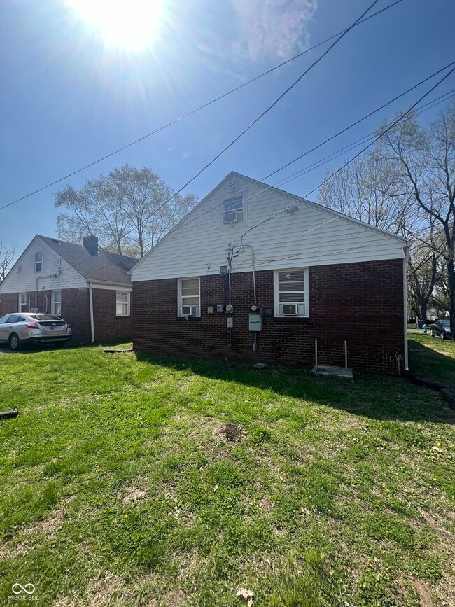 Building Photo - 627 N Tibbs Ave