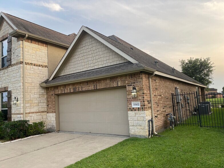 Building Photo - 19302 Stanton Lake Dr