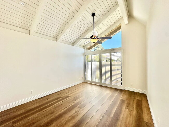 Building Photo - 123 Cancha de Golf