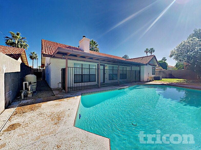 Building Photo - 7127 W McRae Way
