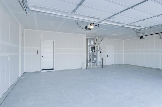 Building Photo - Newer Construction with High End Finishes _ Large 3 Car Garage!!