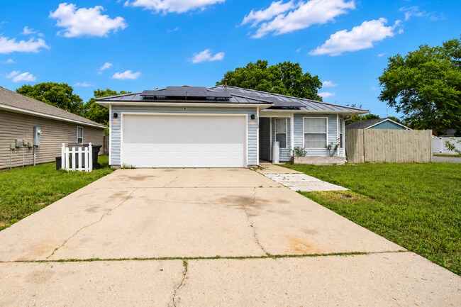 Building Photo - Updated 3BR/2BA Solar Home with No Carpet, Granite Countertops, Stainless Appliances & Spacious B...