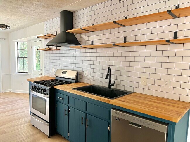 Building Photo - 2502 Wildrose Cir