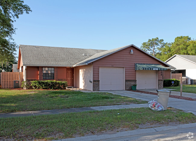 Building Photo - Villas At Pine Hills