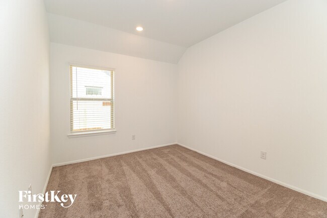 Building Photo - 3037 Newcastle Crst Ln