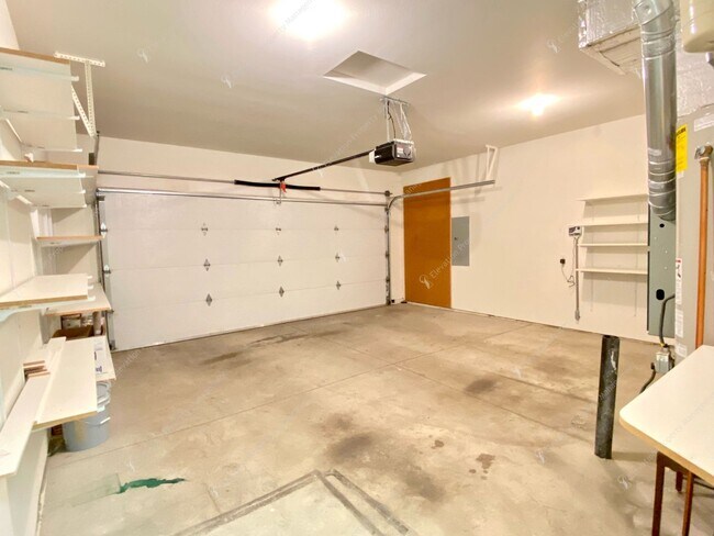 Building Photo - Beautiful, updated 3 BR on westside close to tons of recreation!
