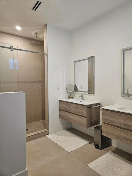 Building Photo - 2275 SE 7th St