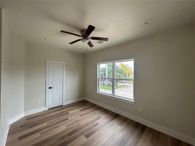 Building Photo - 5718 Harbrook Dr