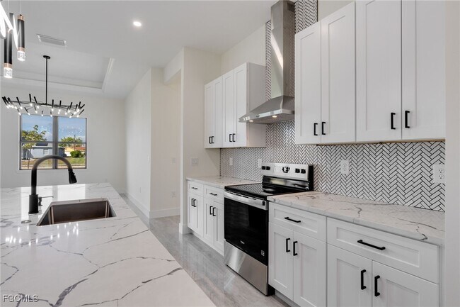 Building Photo - 153 SE 21st St