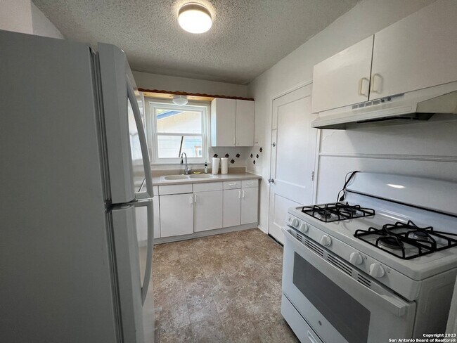 Building Photo - 726 John Adams Dr