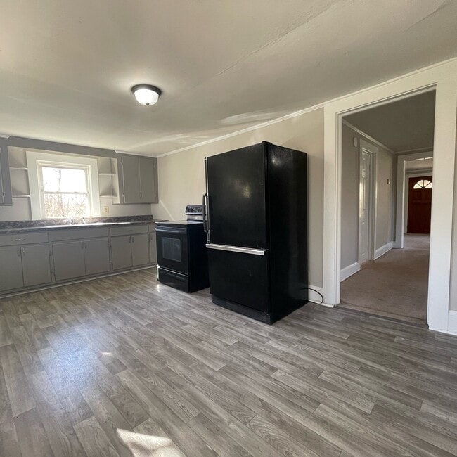 Building Photo - 4871 Ponderosa Rd