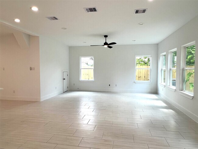 Building Photo - 7107 Foster St