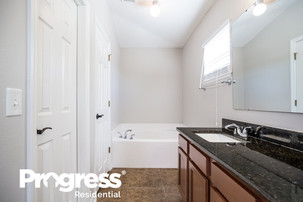 Building Photo - 5470 Silver Thistle Ln