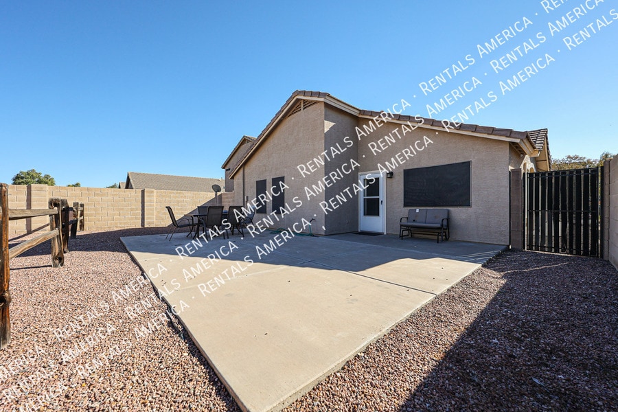 Building Photo - 42610 W Michaels Dr