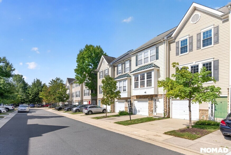 Building Photo - 22996 Fontwell Square