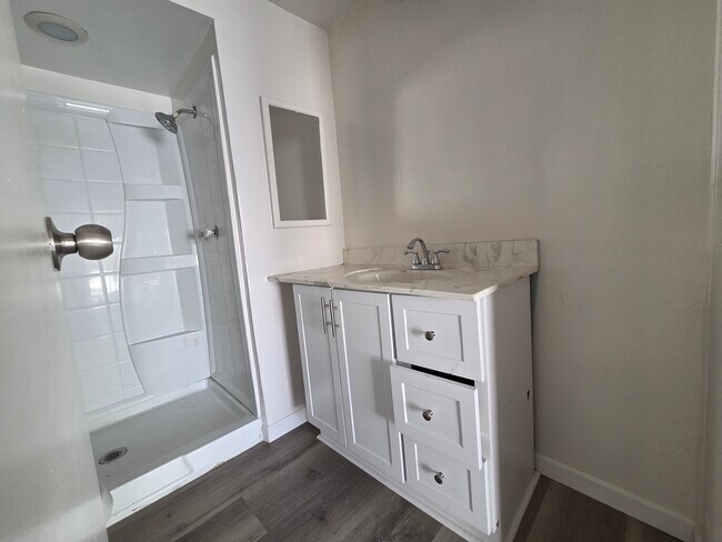 Building Photo - 3601 E Wyoming Ave