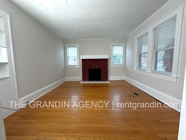 Building Photo - 2818 Burton Ave NW