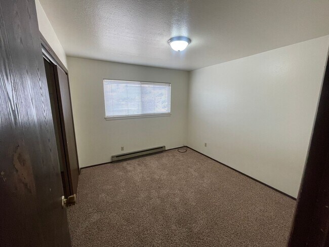 Building Photo - Convenient Florida Road Condo