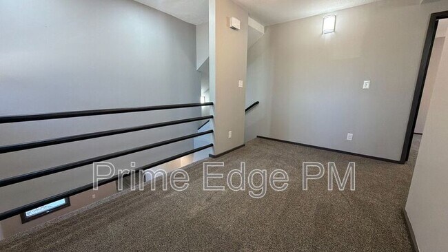 Building Photo - 1741 Ridgehaven Ct