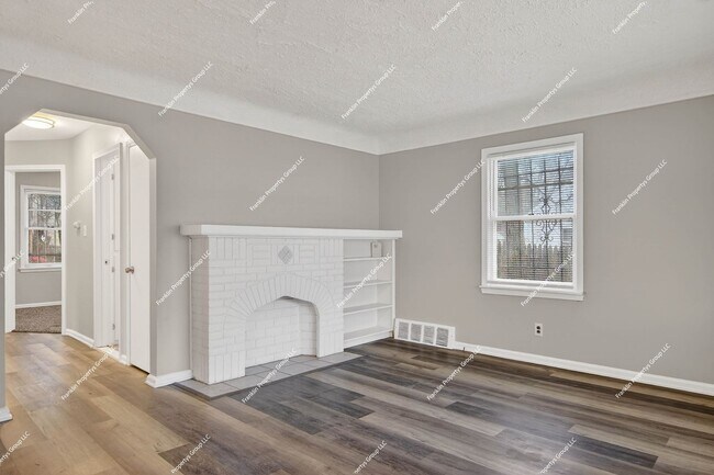 Building Photo - Charming Recently Renovated 3-Bedroom Bungalow in Detroit!