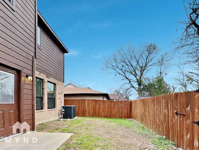 Building Photo - 712 Perry Ave