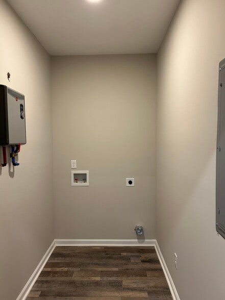 Building Photo - 14 Pine St