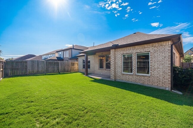 Building Photo - 3439 Cres Vista Dr