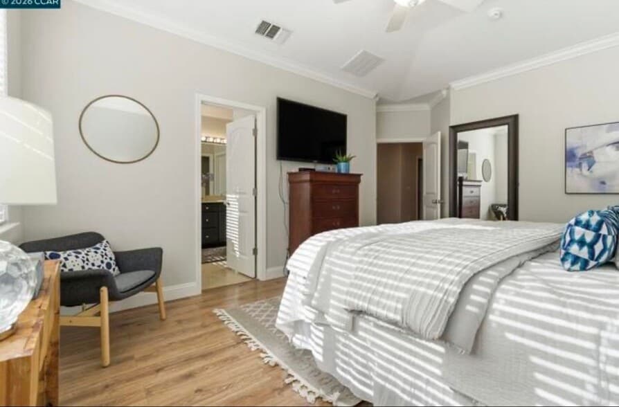 Building Photo - 3042 Barranca Dr