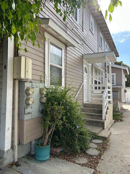Primary Photo - 238 Bicknell Ave