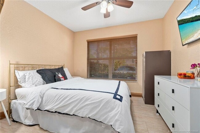 Building Photo - 111 Oakwood Dr