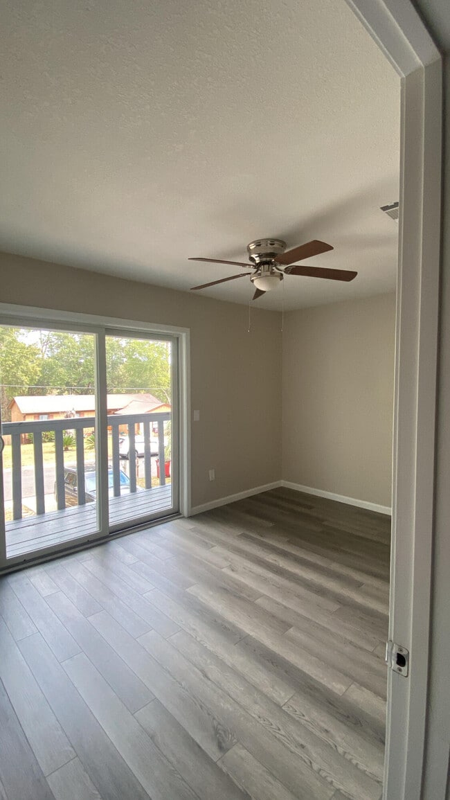 Building Photo - 122 Hampton Dr