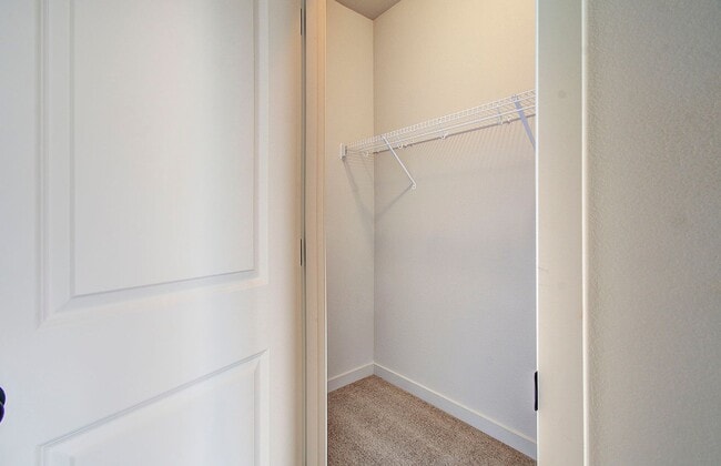Building Photo - 3bd 2.5ba Daylight Ranch Home on Corner Lot