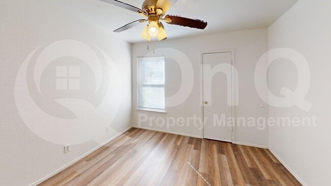 Building Photo - 410 Bryan St