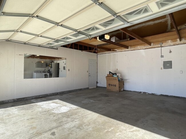 Building Photo - 3600 Siskiyou Ct