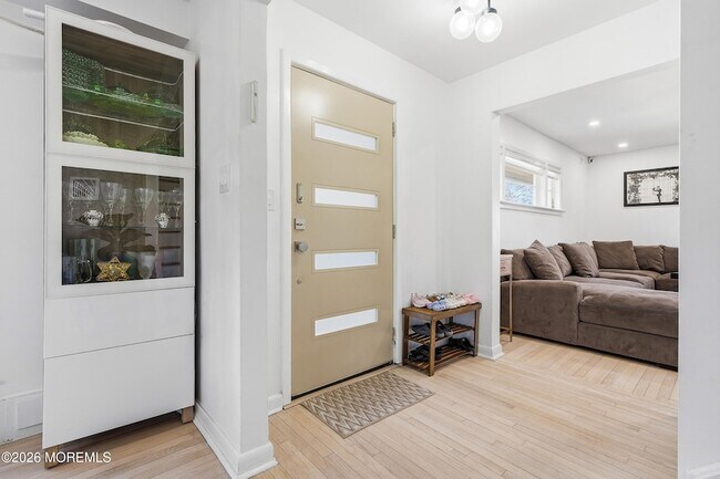 Building Photo - 227 Chatham Ave