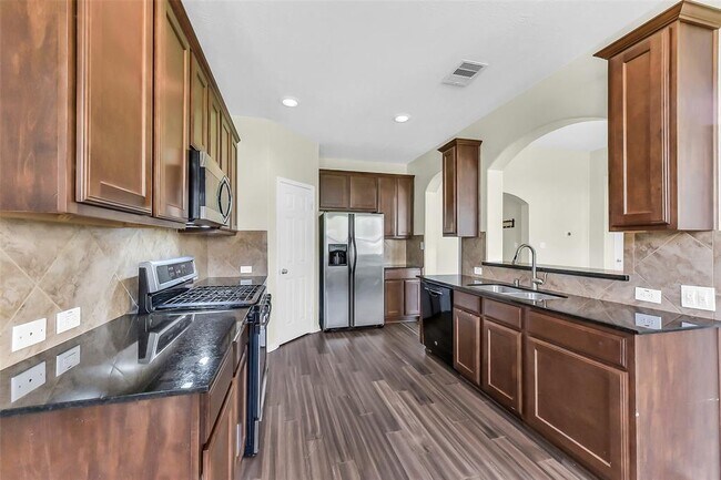 Building Photo - 16622 River Wood Ct