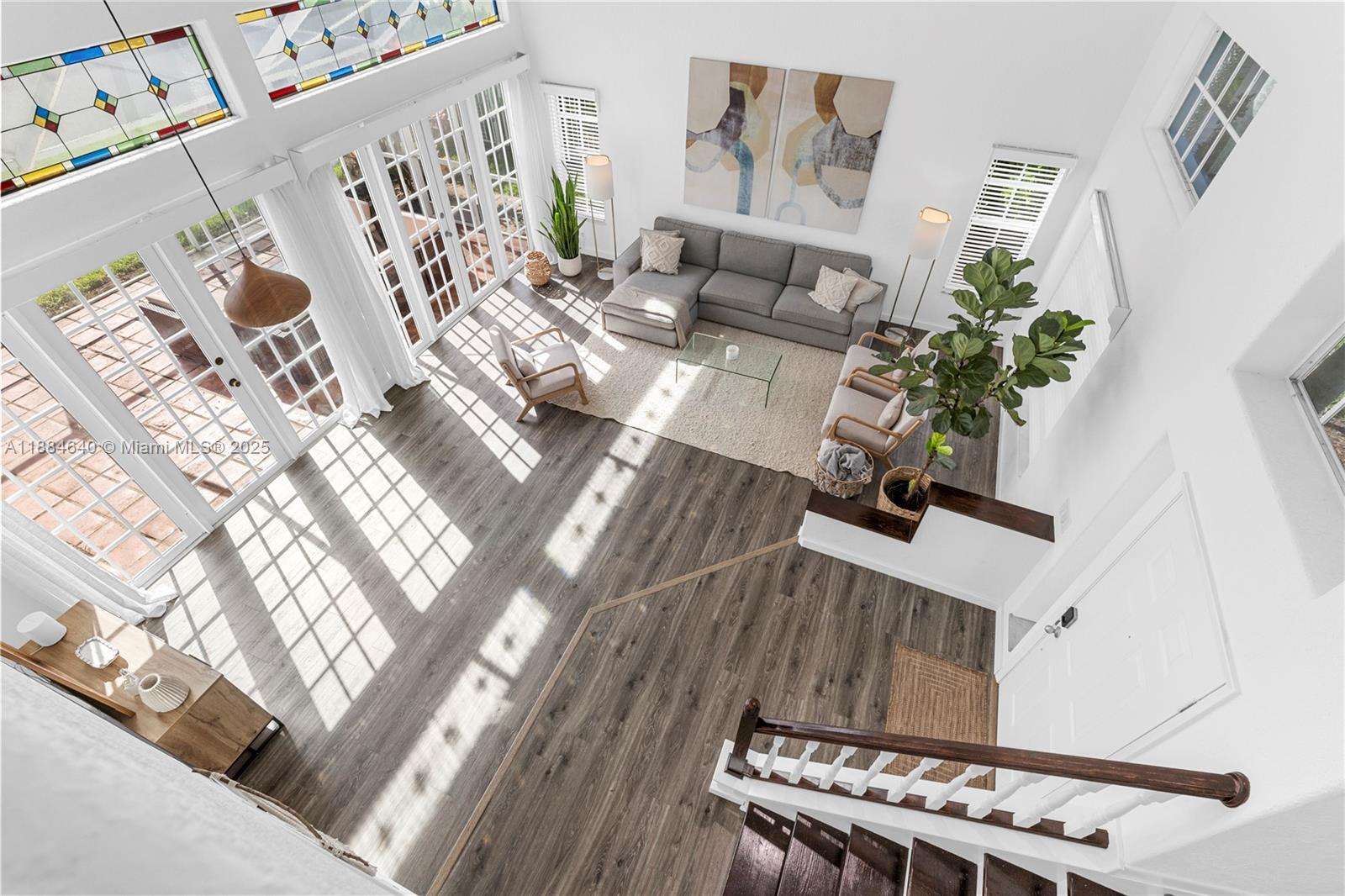 Building Photo - 1060 Capistrano